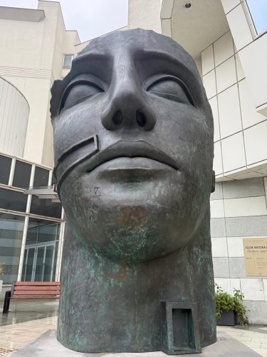 Sztuka, która&nbsp;oddycha miastem: Tindaro i&nbsp;odwaga wystawiania